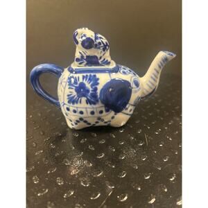 Elephant mini Tea Pot with elephant lid